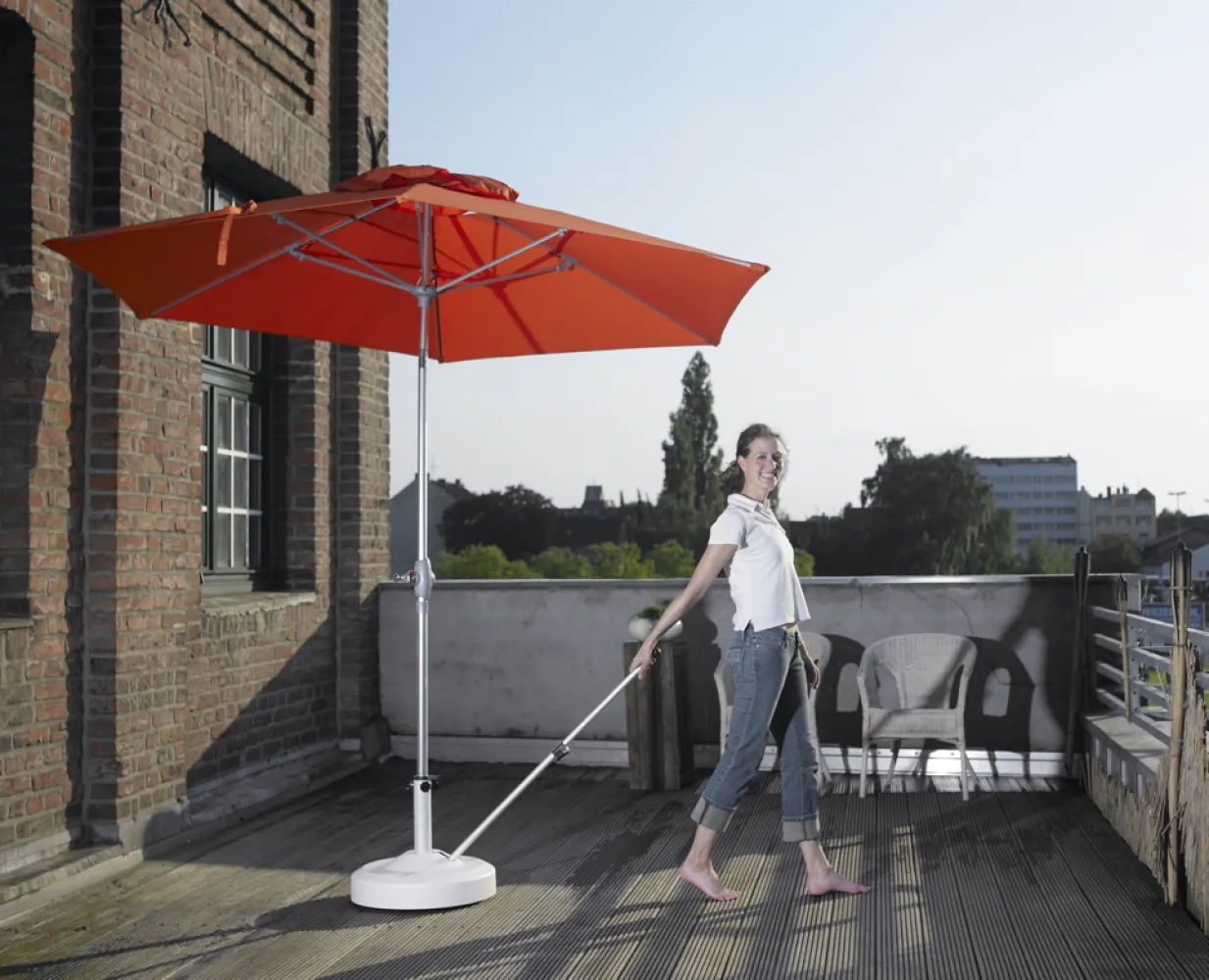 sandy|schirmstaender-liro-mini35s-weiss-schirmfuss-ambiente-rollbar.jpg
